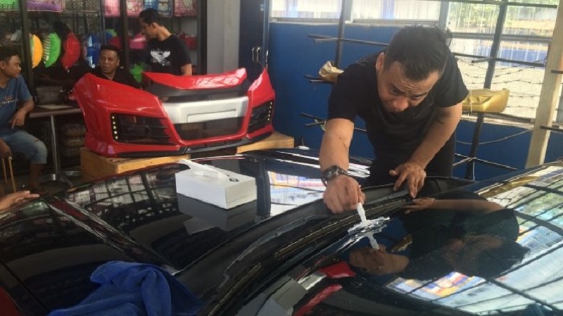Cara Memperbaiki Kaca Mobil Retak, Bisa Dilakukan di Rumah? cara memperbaiki kaca mobil retak