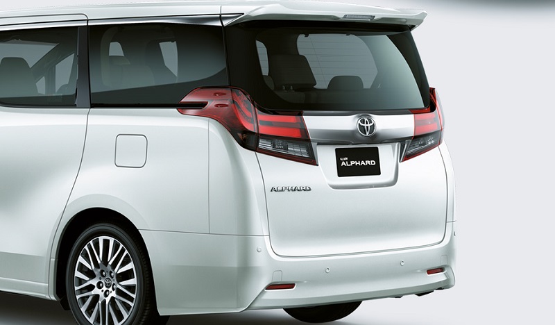 Komparasi Hyundai Staria Vs Toyota Alphard, Mana Lebih Mewah? toyota alphard tampak belakang