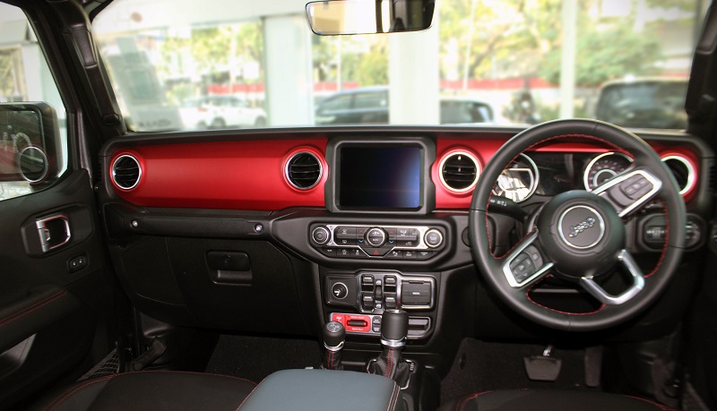 Harga Jeep Gladiator 2021, Hampir Rp 2 Miliar harga jeep gladiator 2021 - interior