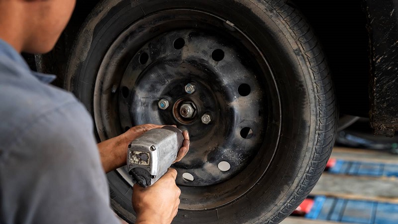 Ketahui Tanda Velg Mobil Rusak, Jangan Dibiarkan! velg mobil rusak