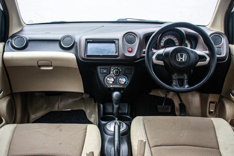 Review Honda Brio CBU 1.300 cc, Paling Bertenaga! Review Honda Brio CBU Mesin 1.300 cc