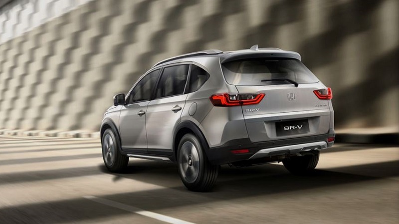 6 Perbedaan Honda BR-V Baru vs Lama, Berubah Total! honda br-v generasi terbaru tampak belakang