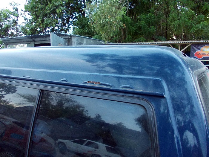3 Penyebab Atap Mobil Bocor dan Akibat Buruknya penyebab atap mobil bocor