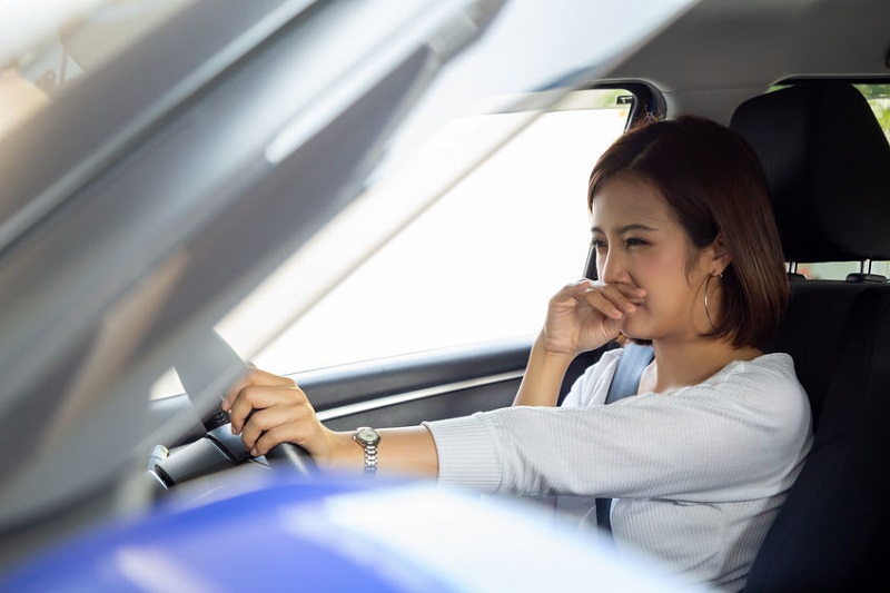 3 Penyebab Atap Mobil Bocor dan Akibat Buruknya penyebab atap mobil bocor