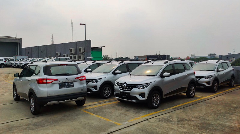 Ratusan Renault Triber Jadi Kendaraan Operasional Bank DBS renault triber rxz
