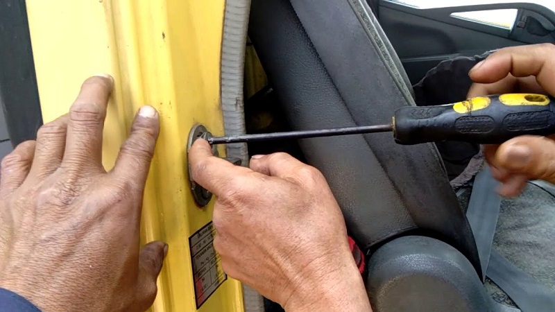 4 Solusi Pintu Mobil Tidak Tertutup Rapat, Mudah! solusi pintu mobil tidak tertutup rapat