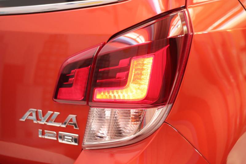 7 Perbedaan Daihatsu Ayla 1.0 vs 1.2, Beli yang Mana? Daihatsu Ayla 1.0 vs 1.2