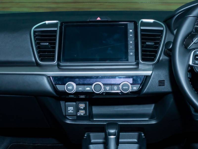 5 Kelebihan Honda City Sedan Generasi Ke-5 kelebihan honda city terbaru - head unit besar
