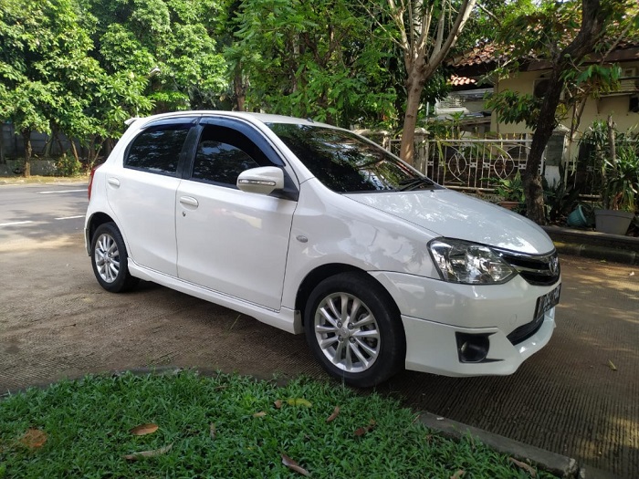 Daftar 4 Mobil yang Harga Bekasnya Jatuh city car bekas di bawah Rp 100 juta