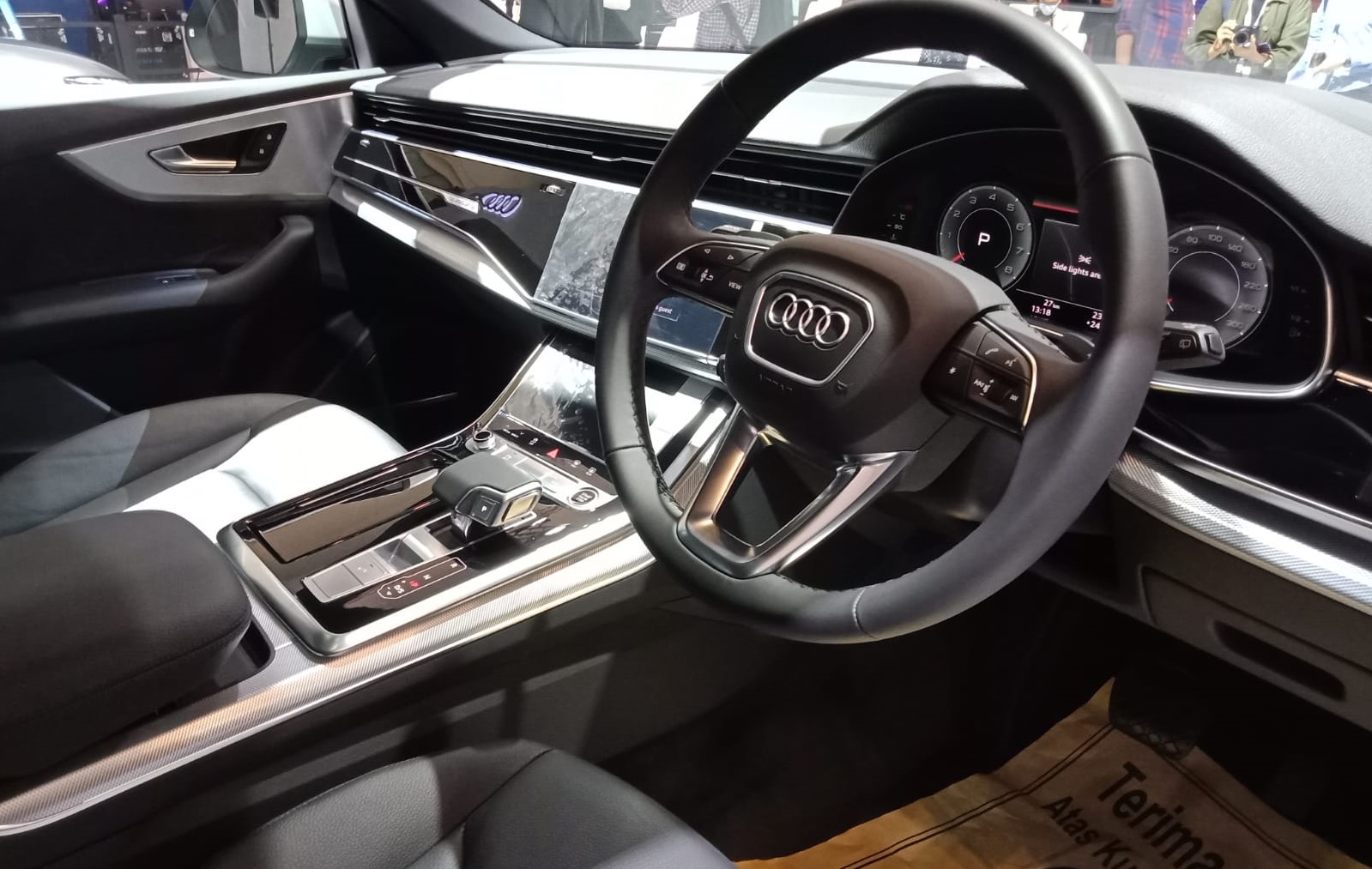 GIIAS 2021: Audi Luncurkan Q8 RS Look, SUV Termahal giias 2021 audi luncurkan q8 rs look - interior