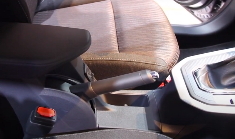 5 Kekurangan Avanza Terbaru 2021, Harus Tahu! kekurangan avanza terbaru 2021 - rem parkir masih manual