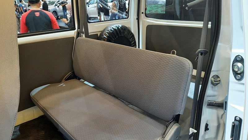 Saya, Jokowi, dan Mitsubishi Minicab Elektrik mitsubishi minicab elektrik - interior