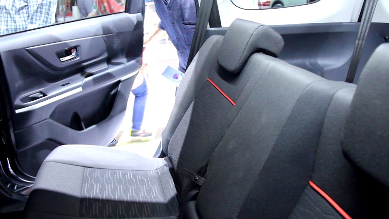5 Kekurangan Xenia Baru 2021 Dibanding Kompetitor kekurangan xenia baru 2021- head rest interior