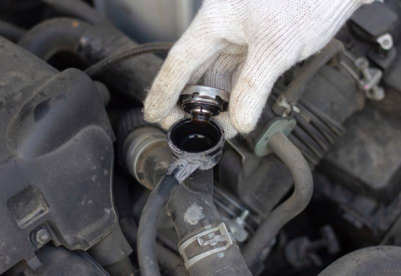 7 Penyebab Turun Mesin Mobil, Harus Dicegah! radiator coolant