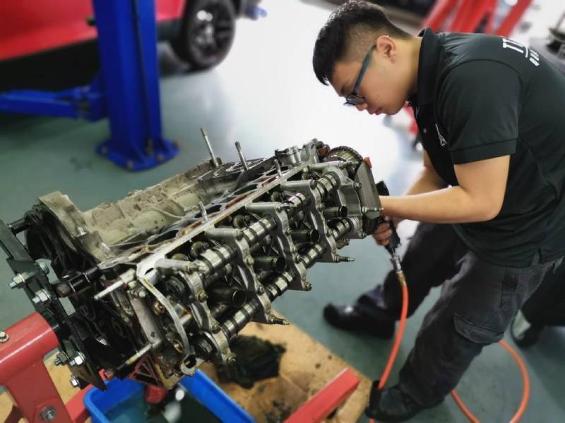 Apa Itu Turun Mesin Mobil atau Overhaul? Turun Mesin Mobil