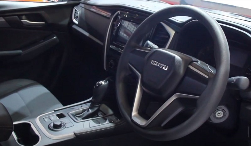 5 Kelebihan Isuzu MU-X 1.900 cc, Mesin Kecil Buas! kelebihan isuzu mu-x 1.900 cc - interior