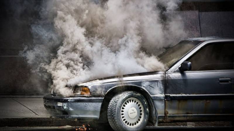 4 Akibat Oli Mesin Mobil Habis, Bikin Kantong Jebol! Akibat oli mesin mobil habis