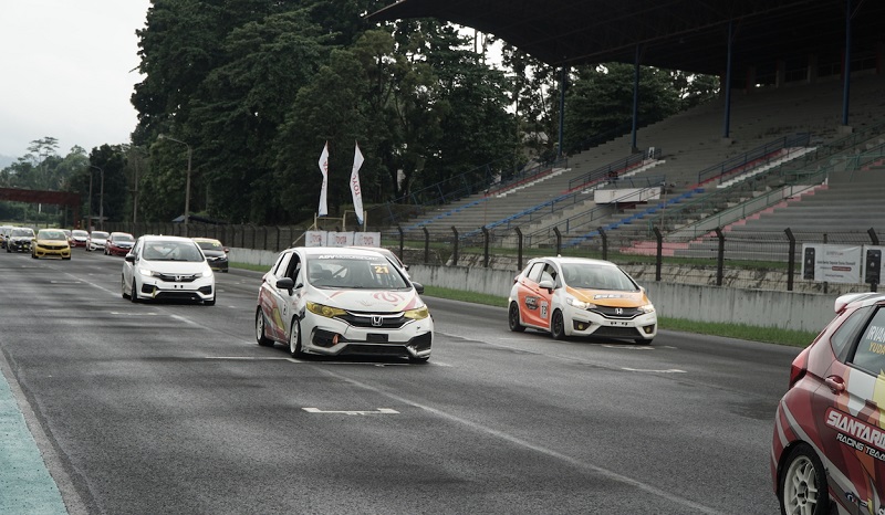 Balapan Mobil Honda Jazz Harus Berhenti, Setelah 15 Tahun! balapan mobil honda jazz terakhir 001