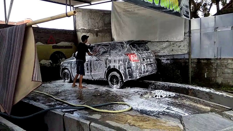 Plus Minus Cuci Mobil Otomatis, Cepat Tapi Kurang Detail cuci mobil otomatis