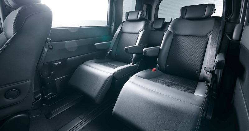 Honda Step WGN Air dan Spada Meluncur, Lawan Voxy honda step wgn air dan spada - captain seat