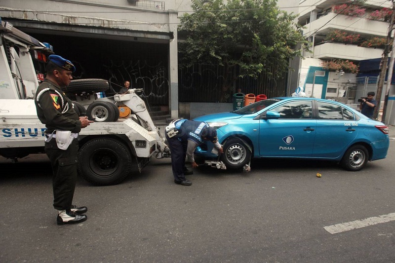 6 Rekomendasi Derek Mobil 24 Jam, Catat Teleponnya! rekomendasi derek mobil 24 jam