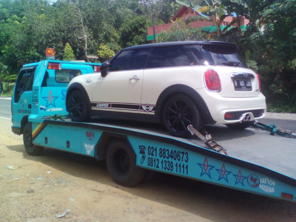 6 Rekomendasi Derek Mobil 24 Jam, Catat Teleponnya! rekomendasi derek mobil 24 jam