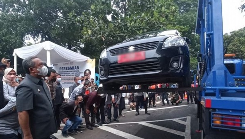 6 Rekomendasi Derek Mobil 24 Jam, Catat Teleponnya! rekomendasi derek mobil 24 jam