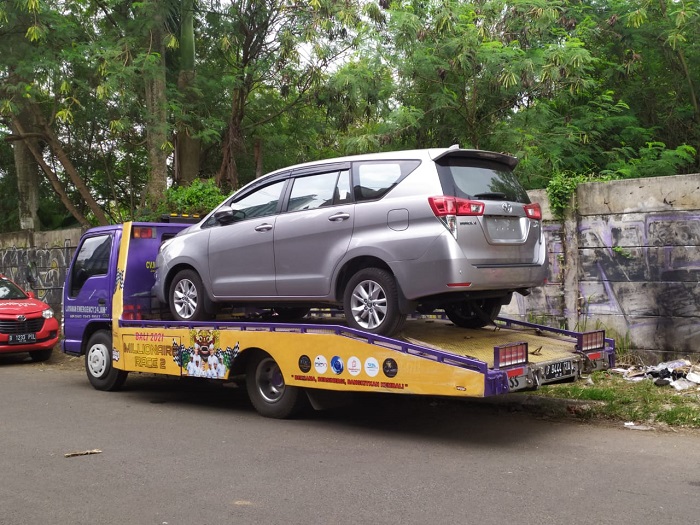 6 Rekomendasi Derek Mobil 24 Jam, Catat Teleponnya! rekomendasi derek mobil 24 jam