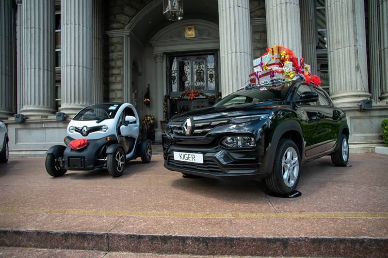 3 Mobil Renault Ikuti Pameran Pameran Da Vinci Indonesia Sebuah mobil renault di pameran