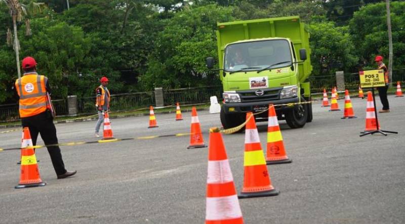 Hino Buka Pusat Pelatihan Sopir Truk di Jawa Barat Hino Buka Pusat Pelatihan Sopir Truk