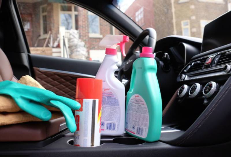 Cara Semprot Disinfektan Mobil yang Benar! Cara Semprot Disinfektan Mobil