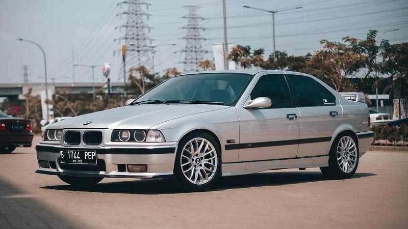 6 Kelebihan Dan Kekurangan BMW Seri 3 E36 – Moladin