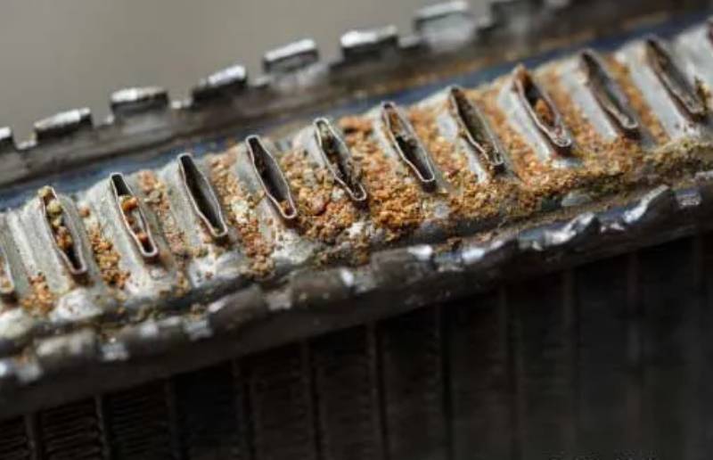 7 Penyebab Radiator Mobil Bocor, Waspada! Penyebab Radiator Mobil Bocor