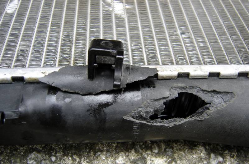 7 Penyebab Radiator Mobil Bocor, Waspada! Penyebab Radiator Mobil Bocor