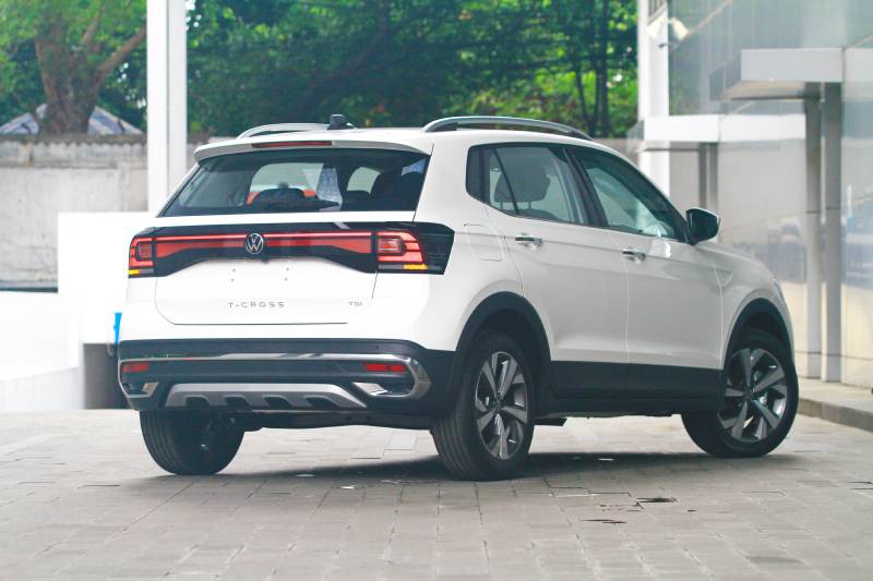 Diskon VW T-Cross Terbaru, Gede Banget! diskon VW T-Cross - tampak belakang