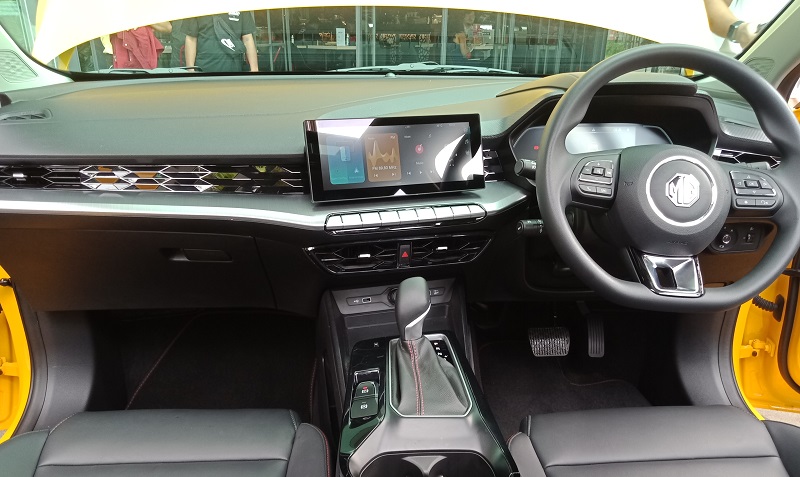 Spesifikasi MG 5 GT Indonesia, Antara Civic dan Vios spesifikasi mg 5 gt - interior