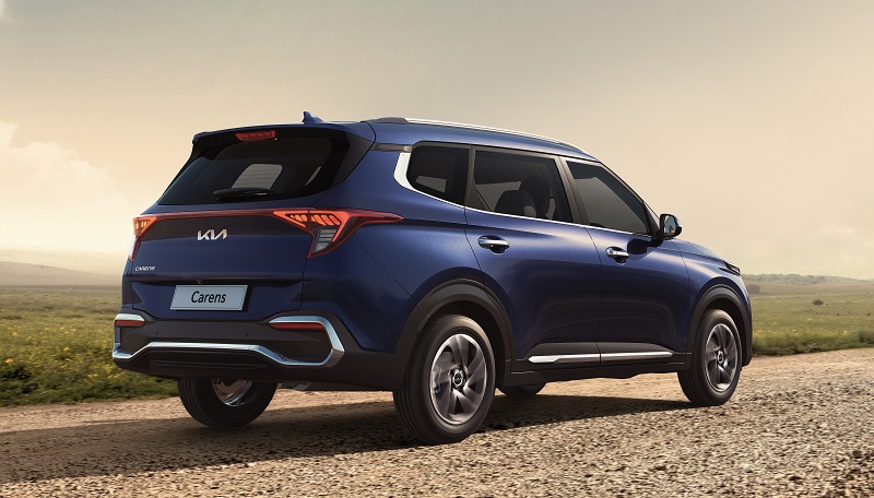 Spesifikasi Kia Carens Indonesia, Antara Innova dan Xpander! spesifikasi kia carens - tampak belakang