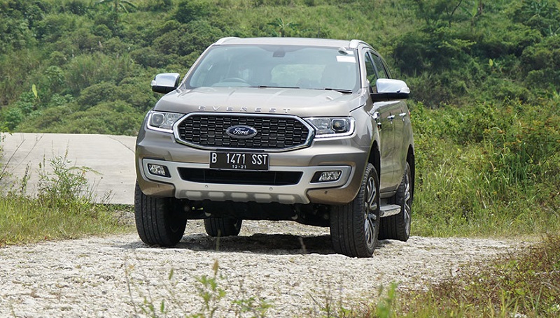 Spesifikasi Ford Everest Titanium 2.0L, Tenaganya Gila! Spesifikasi ford everest titanium 2.0L - tampak depan