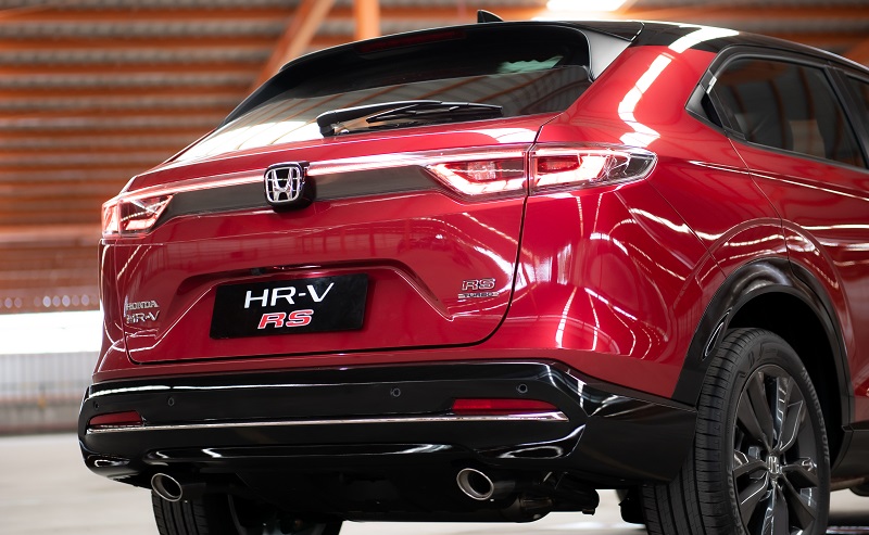 6 Perbedaan Honda HR-V 1.5L Vs Turbo RS, Signifikan! hr-v 1.5l vs turbo rs - tampak belakang