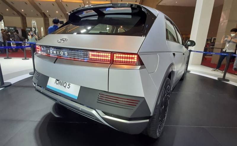 5 Kelebihan Hyundai Ioniq 5 Indonesia, Bikin Kepingin! kelebihan hyundai ioniq 5 indonesia - tampak belakang