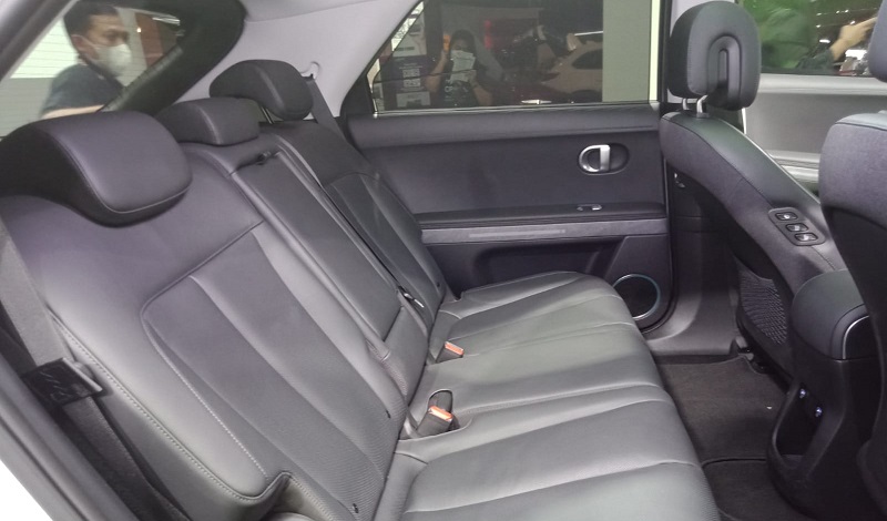 5 Kelebihan Hyundai Ioniq 5 Indonesia, Bikin Kepingin! kelebihan hyundai ioniq 5 indonesia - jok belakang