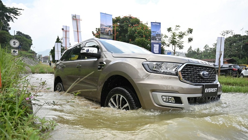 5 Kekurangan Ford Everest Titanium Dibanding Kompetitor Kekurangan Ford Everest Titanium