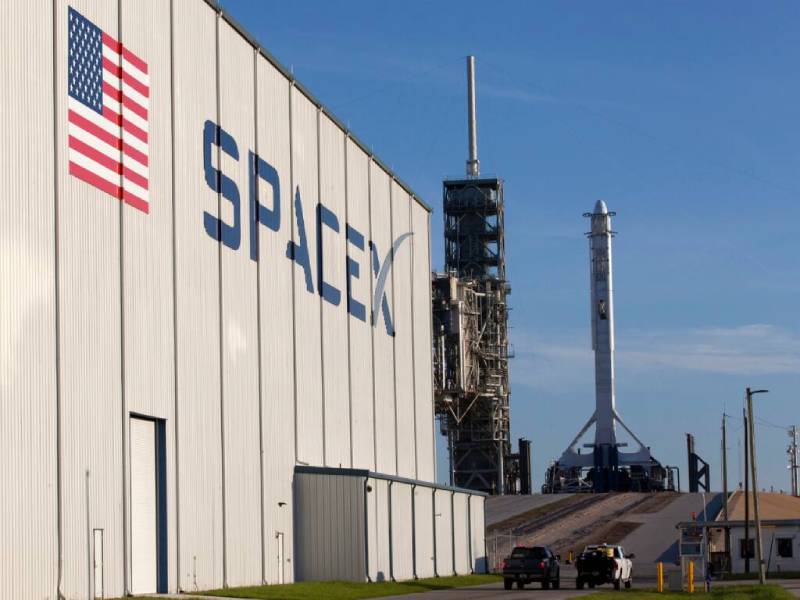 Luhut Bertemu Elon Musk, Tesla Tergoda Nikel Indonesia? Luhut Bertemu Elon Musk