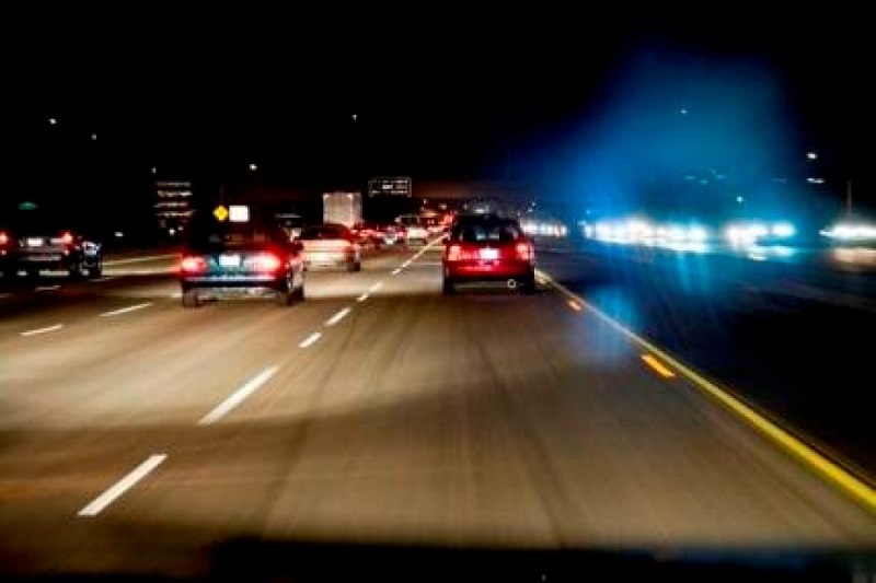 8 Tips Berkendara Mobil Malam Hari Biar Tidak Ngantuk! Berkendara mobil malam hari