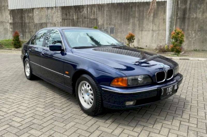 7 Rekomendasi Mobil Kencang Tapi Murah! BMW E39 523i