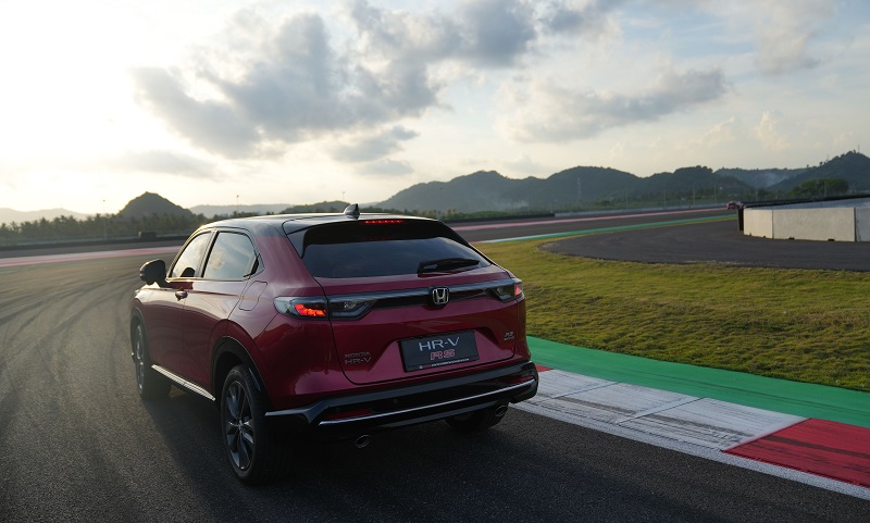 6 Tips Naik Mobil di Sirkuit untuk Pemula, Pasti Bisa! tes performa hr-v turbo rs di sirkuit mandalika 003