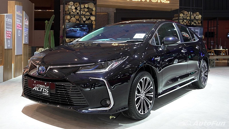 5 Jenis dan Harga Mobil Sedan Toyota Terbaru, Cek Sebelum Beli! Mobil sedan Toyota terbaru