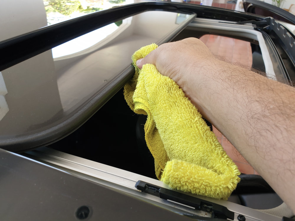 5 Cara Merawat Sunroof Mobil, Mudah! Cara Merawat Sunroof Mobil