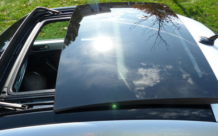 Perbedaan Sunroof, Moonroof, dan Panoramic Roof di Mobil! Perbedaan sunroof