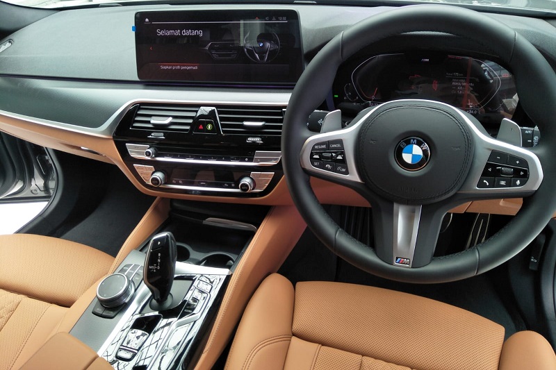 Spesifikasi BMW 530i Touring M Sport, Mewah dan Sporty! BMW 530i Touring M Sport